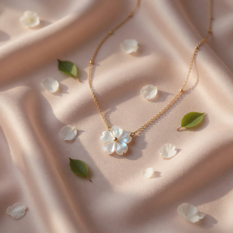 Collier Pendentif Fleur Nacrée Acier Inoxydable Doré - Bijou Floral Femme