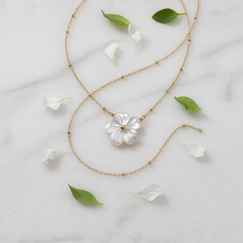 Collier Pendentif Fleur Nacrée Acier Inoxydable Doré - Bijou Floral Femme