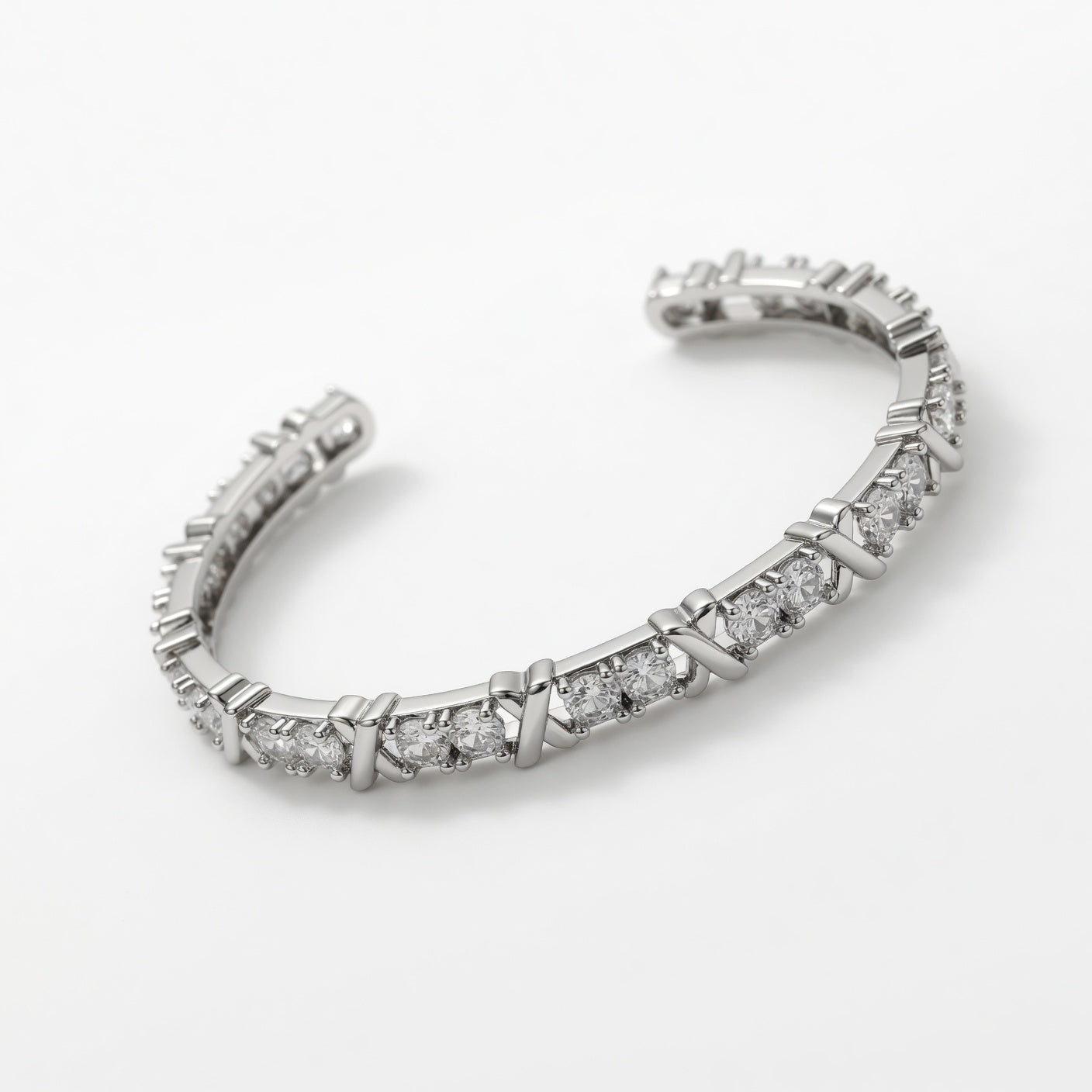 Bracelet Lumière ARGENTEA – Jonc argenté avec zircons blancs